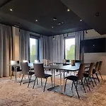 Hotel Freshsuites & Bar 3*