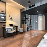 Freshsuites & Bar