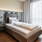 Freshsuites & Bar Hotel
