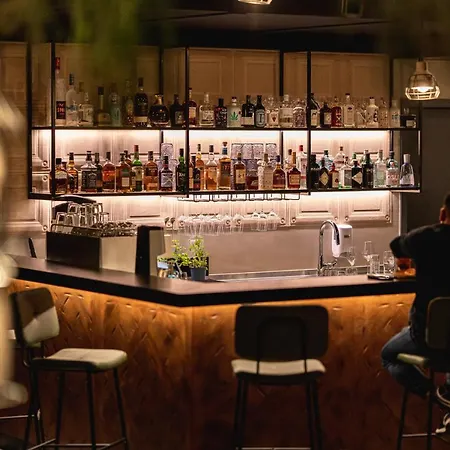 Freshsuites & Bar Hotel