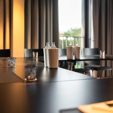 Freshsuites & Bar