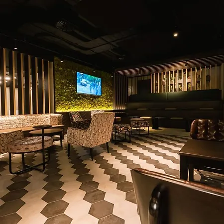 Freshsuites & Bar Hotel