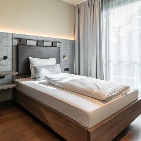 Freshsuites & Bar Hotel