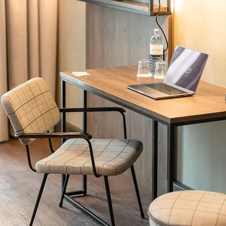 Freshsuites & Bar Hotel