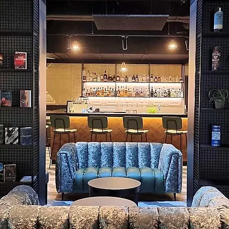 Freshsuites & Bar Hotel