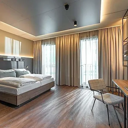 Freshsuites & Bar 3*