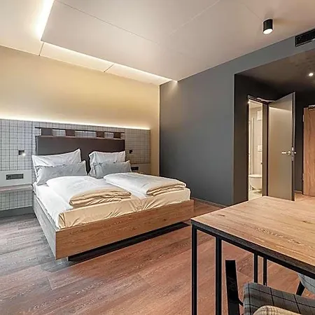 Freshsuites & Bar Hotel 3*